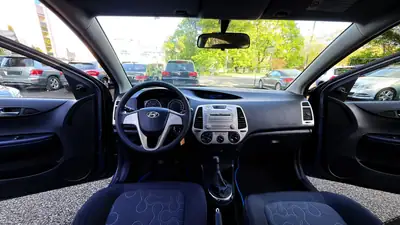 Hyundai i20 1.2 Comfort — Citadine fiable, 34'000 km seulement — Miniature 10