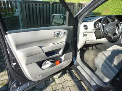 Honda Pilot Touring 2011 — SUV 7 places robuste, 60'000 km, pneus neufs — tableau de bord