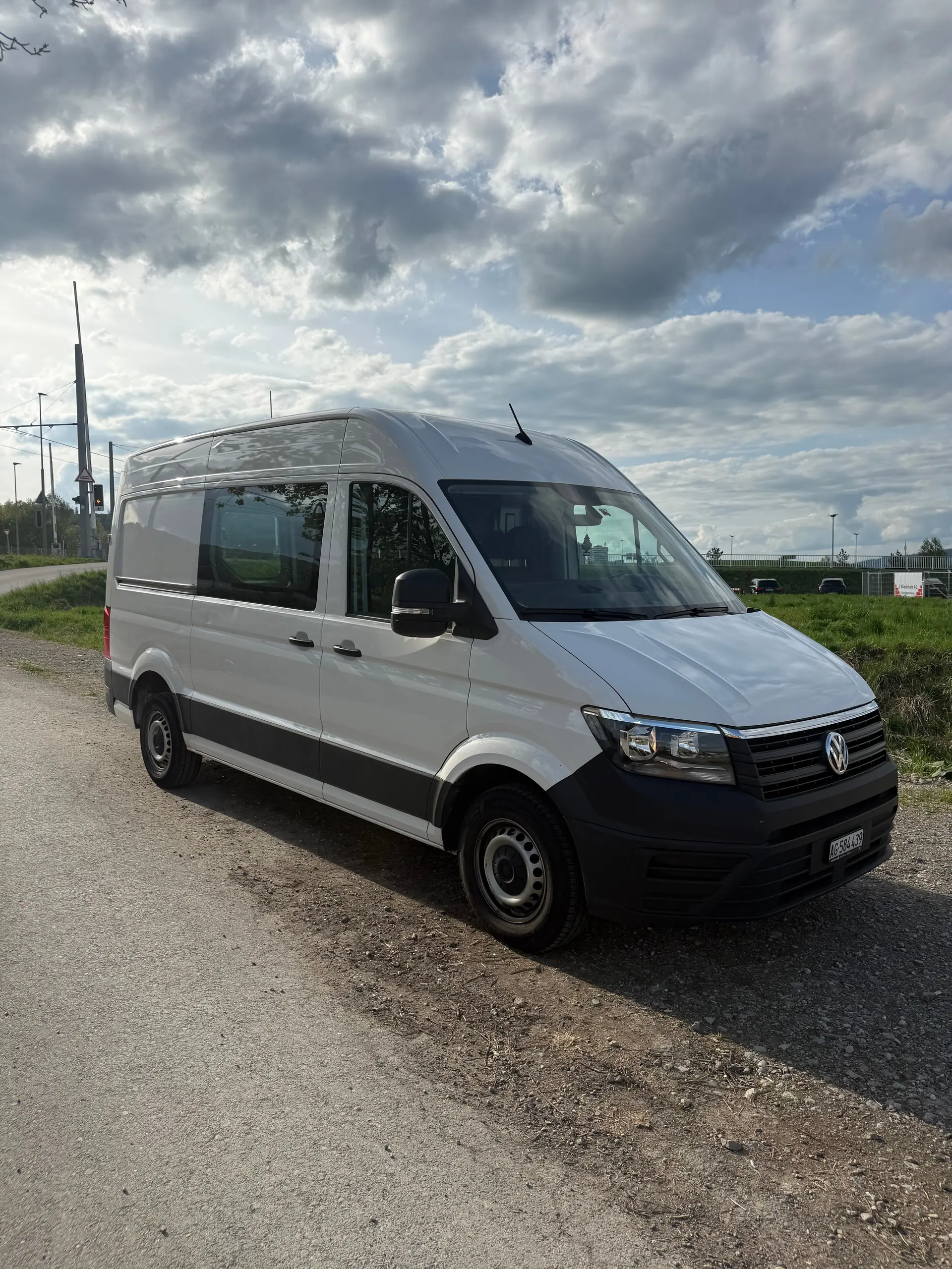 VW Crafter 2022 — Utilitaire diesel robuste, 67'300 km, parfait pour les professionnels — vista esterna