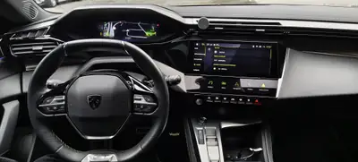 Peugeot 308 1.2 PureTech GT — Élégance verte, 75000 km, équipement premium — Miniature 9