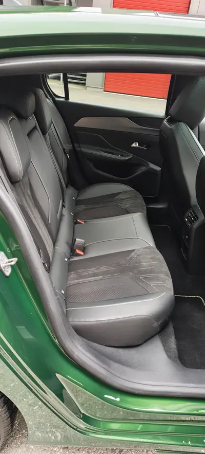 Peugeot 308 1.2 PureTech GT — Élégance verte, 75000 km, équipement premium — Miniature 12