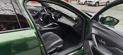 Peugeot 308 1.2 PureTech GT — Élégance verte, 75000 km, équipement premium — Miniature 11