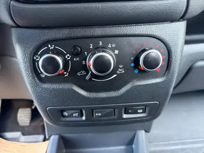 Dacia Lodgy 1.2 T Stepway 7 places — Monospace familial robuste, sans accident — Thumbnail 15
