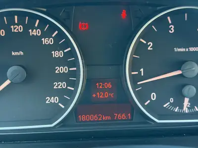 BMW 116i — Compacte urbaine fiable, entretien suivi, sans sinistre — Thumbnail 11