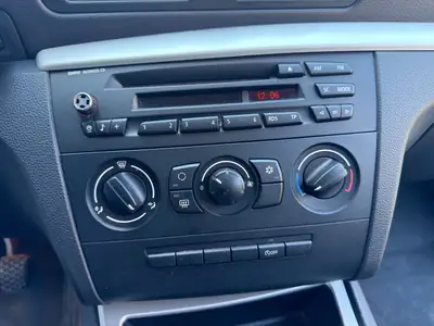 BMW 116i — Compacte urbaine fiable, entretien suivi, sans sinistre — Thumbnail 16