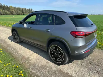 Mercedes-Benz EQA 350 AMG Line 4Matic — SUV électrique performant, première main, 49 500 km — vue extérieure