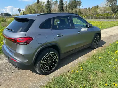Mercedes-Benz EQA 350 AMG Line 4Matic — SUV électrique performant, première main, 49 500 km — côté