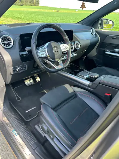 Mercedes-Benz EQA 350 AMG Line 4Matic — SUV électrique performant, première main, 49 500 km — Miniature 8