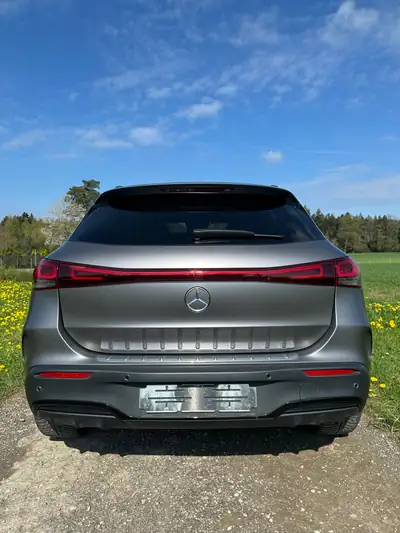 Mercedes-Benz EQA 350 AMG Line 4Matic — SUV électrique performant, première main, 49 500 km — Miniature 12