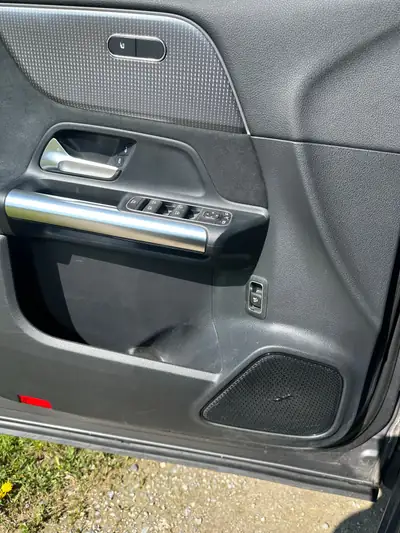 Mercedes-Benz EQA 350 AMG Line 4Matic — SUV électrique performant, première main, 49 500 km — Miniature 15