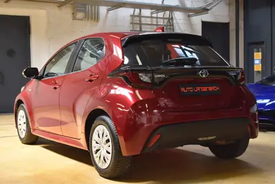 Toyota Yaris 1.5 Comfort e-CVT — Hybride économe, premier propriétaire, garantie Toyota — arrière