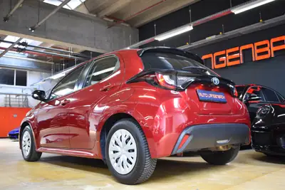 Toyota Yaris 1.5 Comfort e-CVT — Hybride économe, premier propriétaire, garantie Toyota — Miniature 9