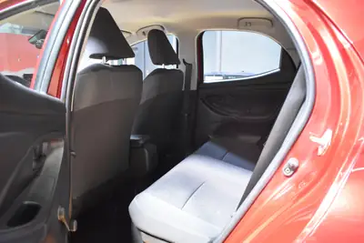 Toyota Yaris 1.5 Comfort e-CVT — Hybride économe, premier propriétaire, garantie Toyota — Miniature 13