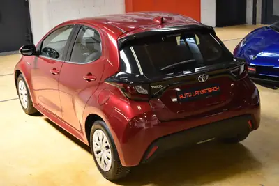 Toyota Yaris 1.5 Comfort e-CVT — Hybride économe, première main, 100 500 km — intérieur