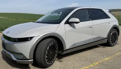 Hyundai Ioniq 5 77 kWh — Électrique haute performance, 16 500 km seulement — exterior view