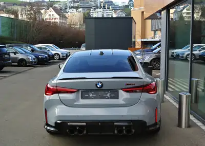 BMW M4 CS Coupé 2026 — Performance extrême, 551 ch et finitions carbone — rear view