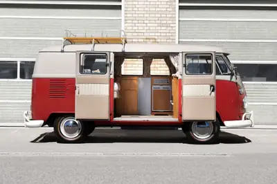 VW T1 Bus Camping Ausbau 1963 — Légendaire Combi aménagé, 50'350 km authentiques — fianco