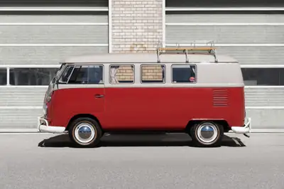 VW T1 Bus Camping Ausbau 1963 — Légendaire Combi aménagé, 50'350 km authentiques — vista posteriore