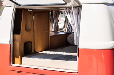 VW T1 Bus Camping Ausbau 1963 — Légendaire Combi aménagé, 50'350 km authentiques — Miniatura 11