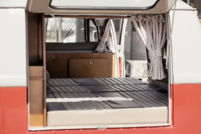 VW T1 Bus Camping Ausbau 1963 — Légendaire Combi aménagé, 50'350 km authentiques — Miniatura 10
