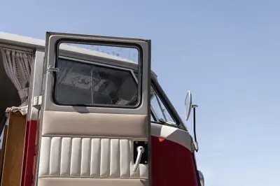 VW T1 Bus Camping Ausbau 1963 — Légendaire Combi aménagé, 50'350 km authentiques — Miniatura 14