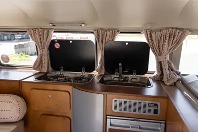 VW T1 Bus Camping Ausbau 1963 — Légendaire Combi aménagé, 50'350 km authentiques — Miniatura 15