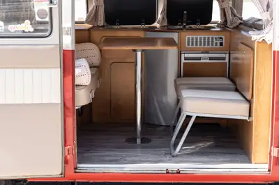 VW T1 Bus Camping Ausbau 1963 — Légendaire Combi aménagé, 50'350 km authentiques — Miniatura 18
