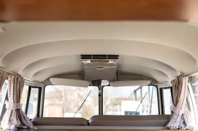 VW T1 Bus Camping Ausbau 1963 — Légendaire Combi aménagé, 50'350 km authentiques — Miniatura 20