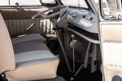 VW T1 Bus Camping Ausbau 1963 — Légendaire Combi aménagé, 50'350 km authentiques — Miniatura 19