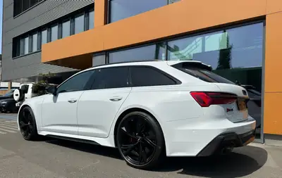 Audi RS6 Avant 4.0 V8 TFSI — Performance extrême, 39 900 km seulement — interior