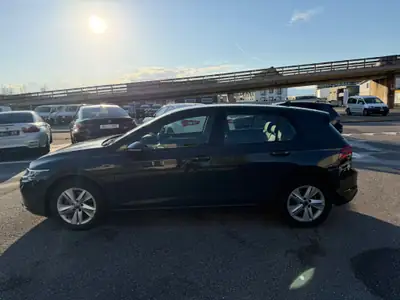 VW Golf 1.0 eTSI mHEV ACTLife DSG — Hybride léger, 97'000 km, garantie 2 ans — Heckansicht