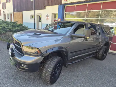 Dodge Ram 2011 — Pickup musclé 396 ch, transmission automatique, parfait état — fianco