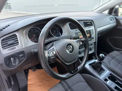 VW Golf 1.6 TDI Comfortline 4Motion — Diesel robuste, transmission intégrale, sans accident — Miniature 24