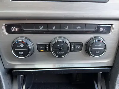 VW Golf 1.6 TDI Comfortline 4Motion — Diesel robuste, transmission intégrale, sans accident — Miniature 22