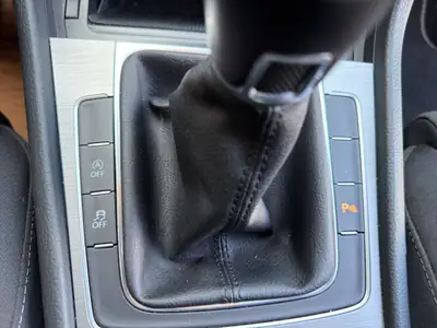 VW Golf 1.6 TDI Comfortline 4Motion — Diesel robuste, transmission intégrale, sans accident — Miniature 23