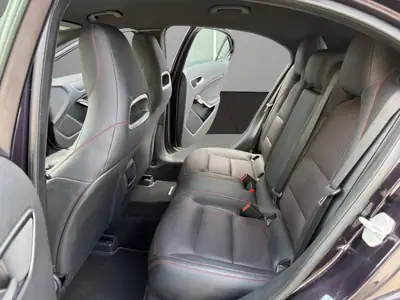 Mercedes-Benz A 180 AMG Line — Compacte sportive, entretien complet, sans sinistre — Thumbnail 13