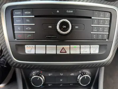 Mercedes-Benz A 180 AMG Line — Compacte sportive, entretien complet, sans sinistre — Thumbnail 15
