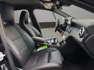 Mercedes-Benz A 180 AMG Line — Compacte sportive, entretien complet, sans sinistre — Thumbnail 17