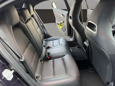 Mercedes-Benz A 180 AMG Line — Compacte sportive, entretien complet, sans sinistre — Thumbnail 18
