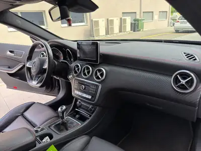 Mercedes-Benz A 180 AMG Line — Compacte sportive, entretien complet, sans sinistre — Thumbnail 21