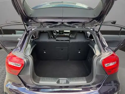 Mercedes-Benz A 180 AMG Line — Compacte sportive, entretien complet, sans sinistre — Thumbnail 19