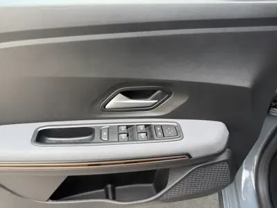 Dacia Jogger HEV 140 Extreme+ — Monospace hybride 7 places, consommation ultramodérée — Thumbnail 12