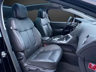 Peugeot 3008 Hybrid4 2.0 HDi — SUV hybride diesel performant, service récent — Thumbnail 9