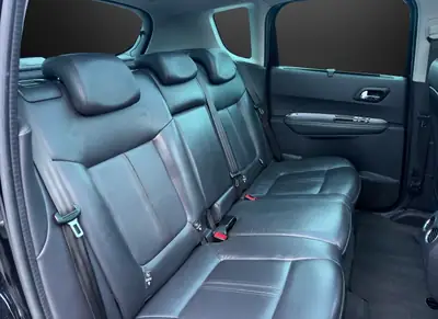 Peugeot 3008 Hybrid4 2.0 HDi — SUV hybride diesel performant, service récent — Thumbnail 12
