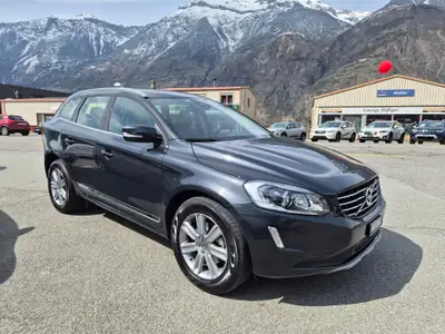 Volvo XC60 T5 AWD Momentum — SUV suédois premium, 25'000 km seulement — vista esterna