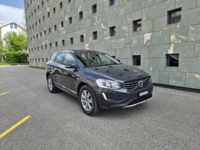Volvo XC60 T5 AWD Momentum — SUV suédois premium, 25'000 km seulement — interni