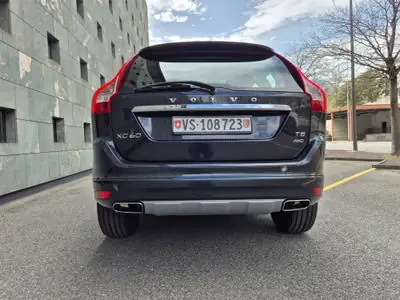 Volvo XC60 T5 AWD Momentum — SUV suédois premium, 25'000 km seulement — Miniatura 10