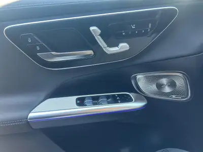 Mercedes-Benz GLC 300 e EQ Star AMG Line — Hybride rechargeable performant, 20 km seulement — Miniature 15