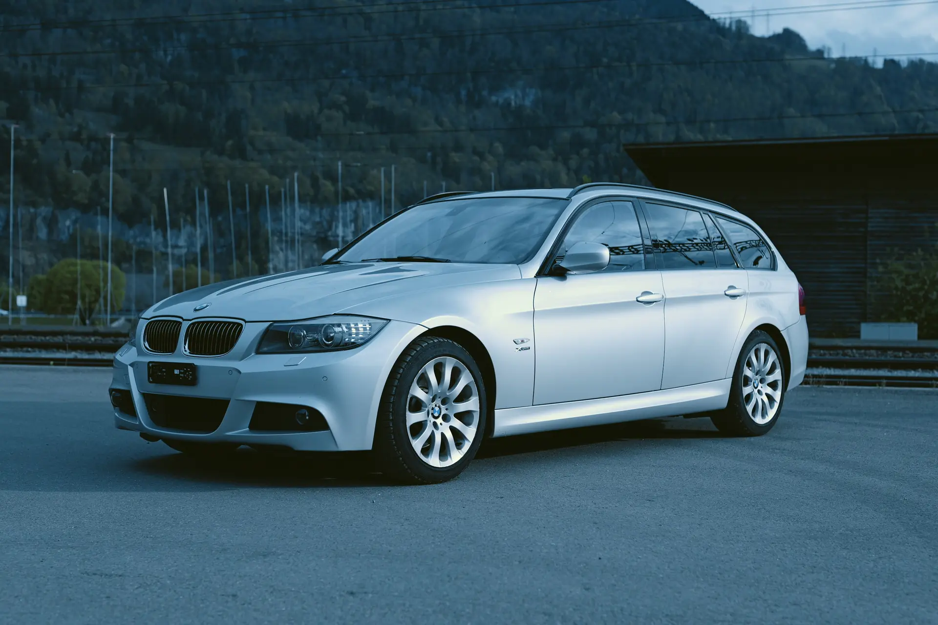 BMW 330i xDrive Touring Steptronic — Break dynamique, 272 ch et transmission automatique — vista esterna