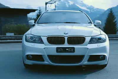 BMW 330i xDrive Touring Steptronic — Break dynamique, 272 ch et transmission automatique — interni